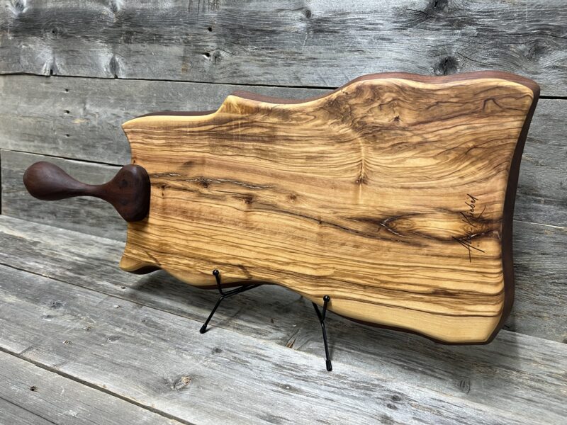 Italian olive wood and walnut charcuterie board 5 Italian olive wood and walnut charcuterie board - Image 5